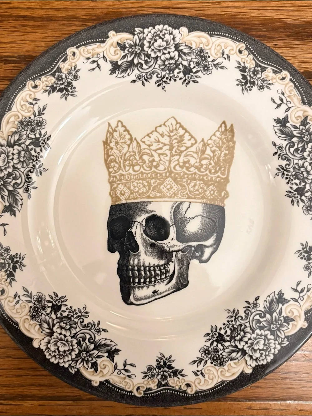 Halloween - Royal Stafford Skull with Crown Plates set of 4